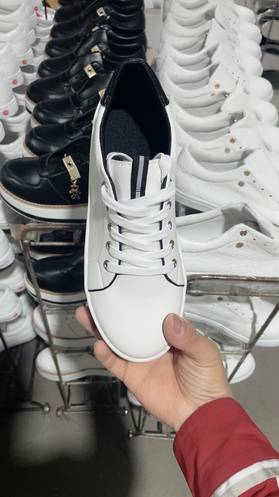Sportschoenen met platform zool voor dames – Liva