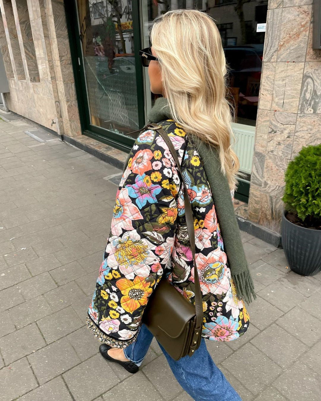 Gevoerde damesjas met bloemenprint
