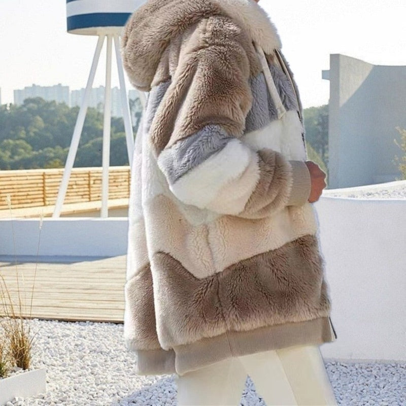 Ivanka | Oversized pluche vest met capuchon en rits