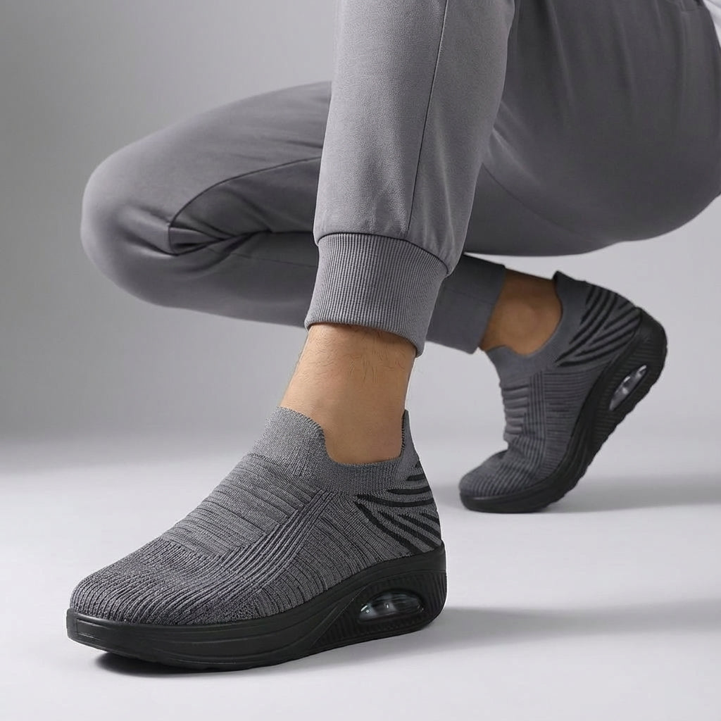 Slip on sneaker met wedgezool
