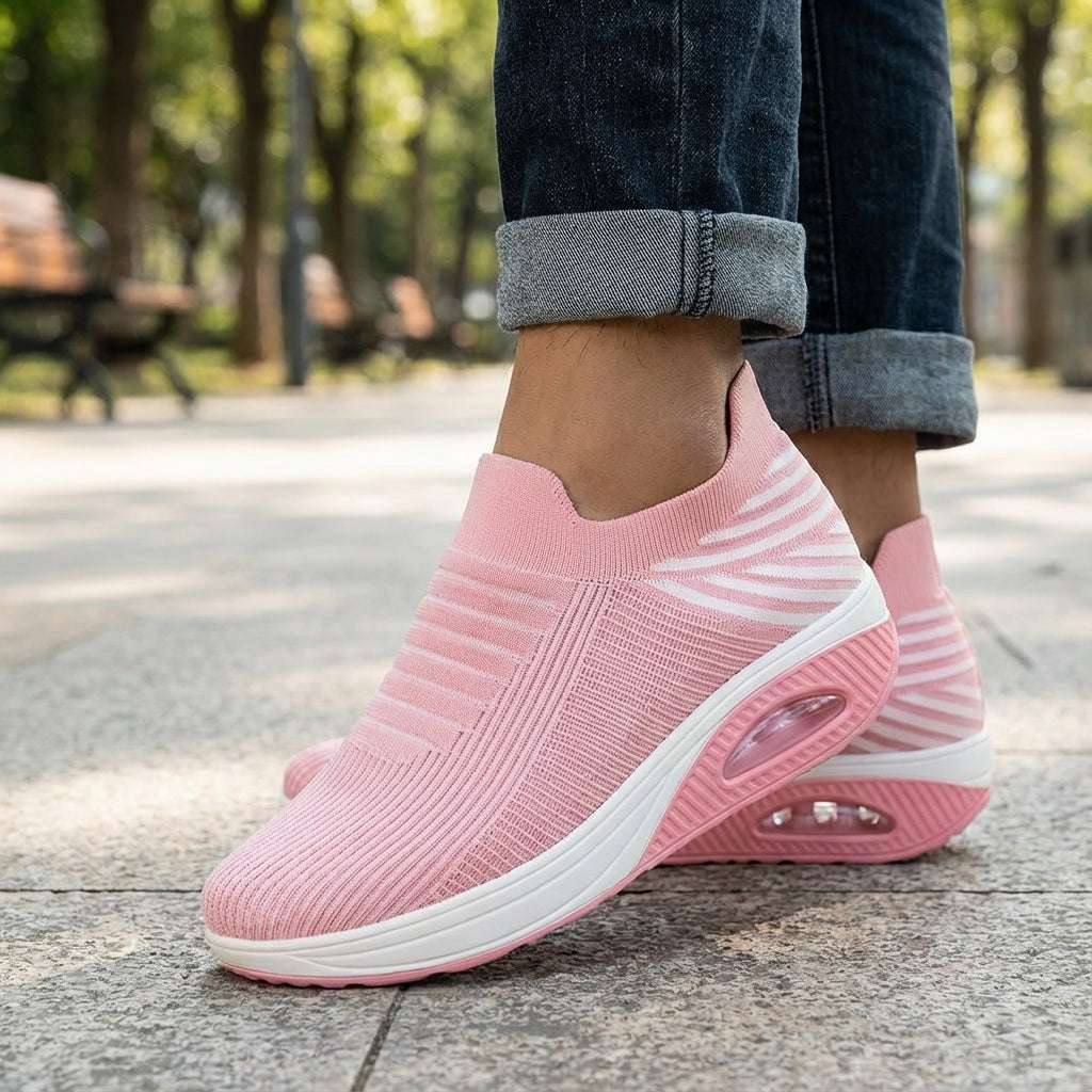 Slip on sneaker met wedgezool
