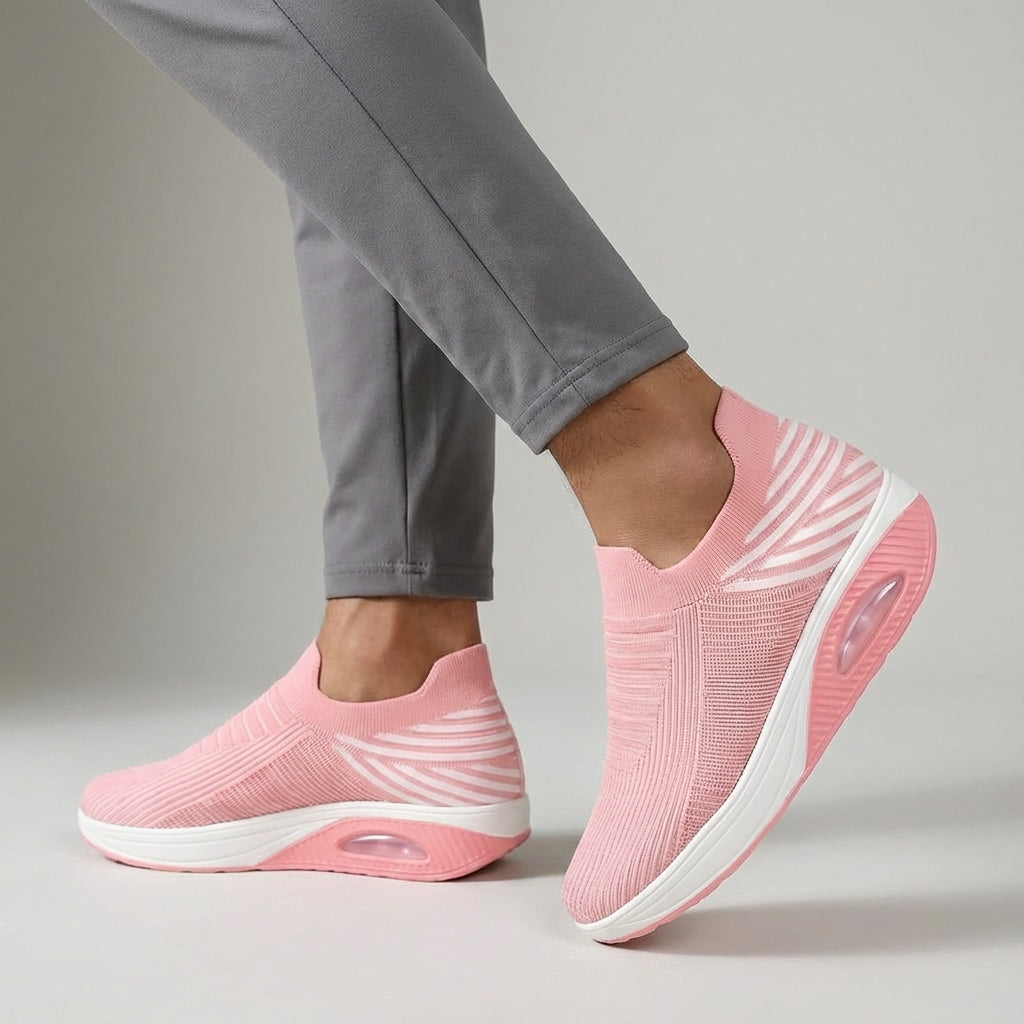 Slip on sneaker met wedgezool
