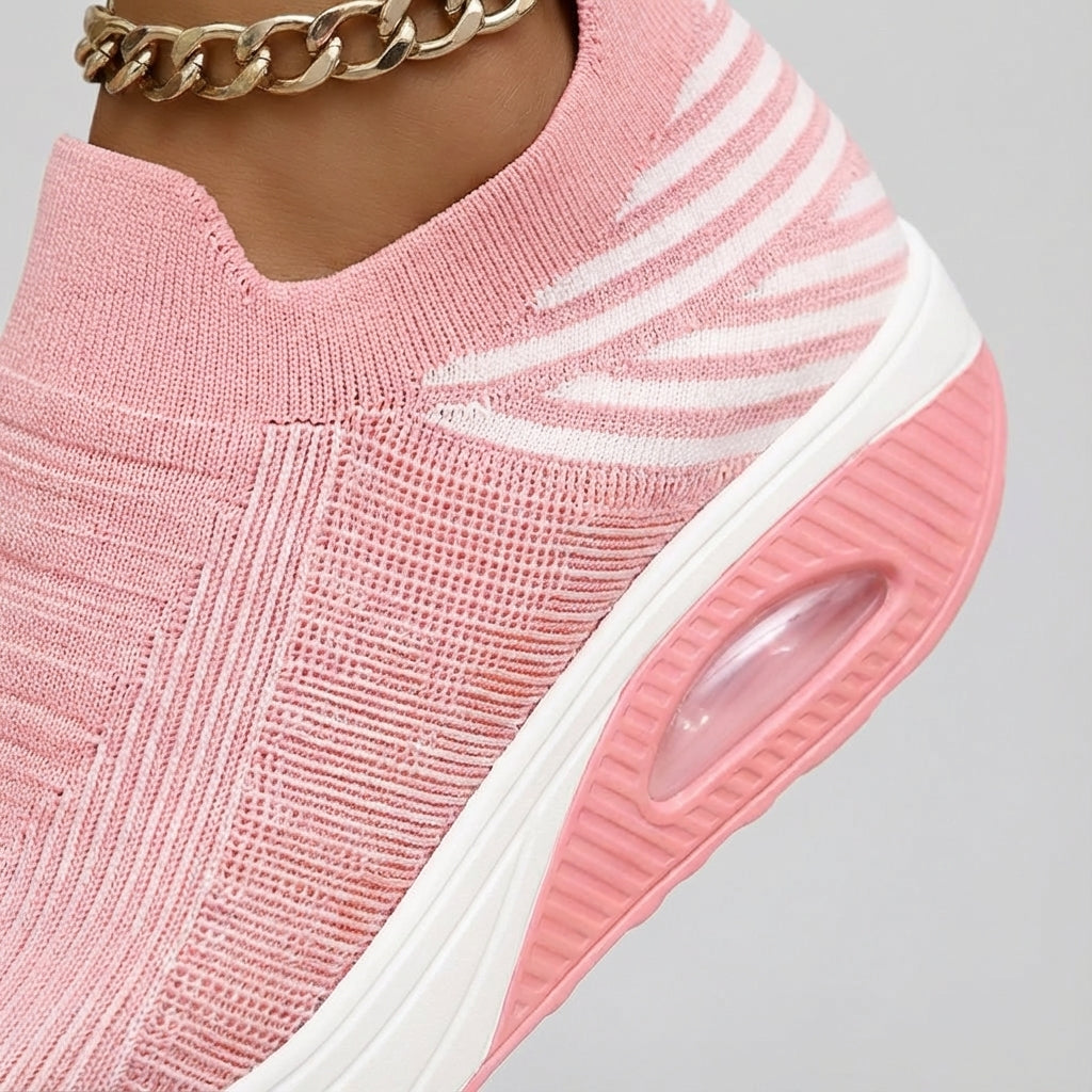 Slip on sneaker met wedgezool