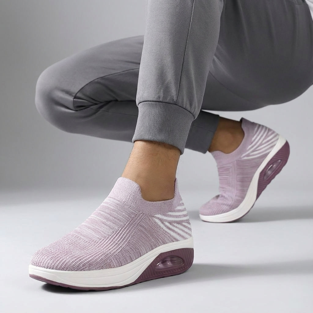 Slip on sneaker met wedgezool