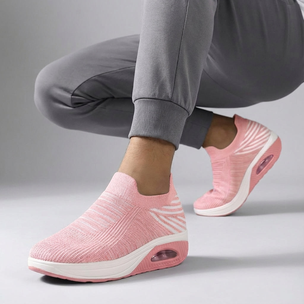 Slip on sneaker met wedgezool