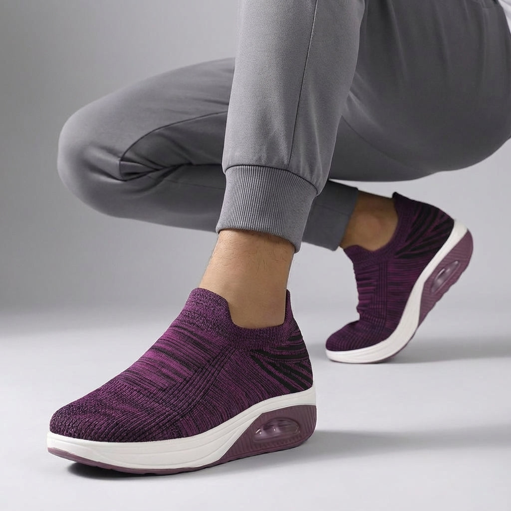 Slip on sneaker met wedgezool