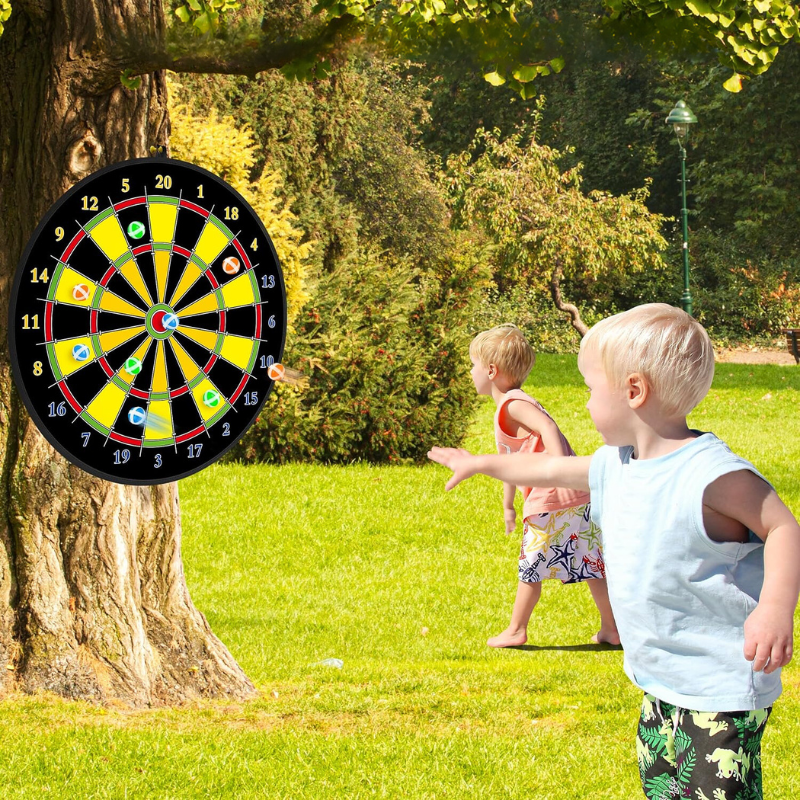 Groot dartbord voor kinderen met kleverige ballen en darts