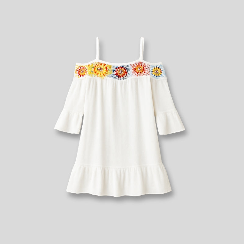 Schoudervrije mini jurk met een losse pasvorm