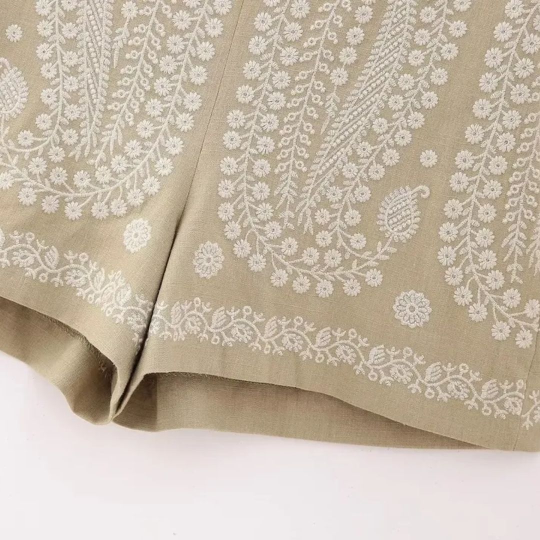 Cathy geborduurde shorts
