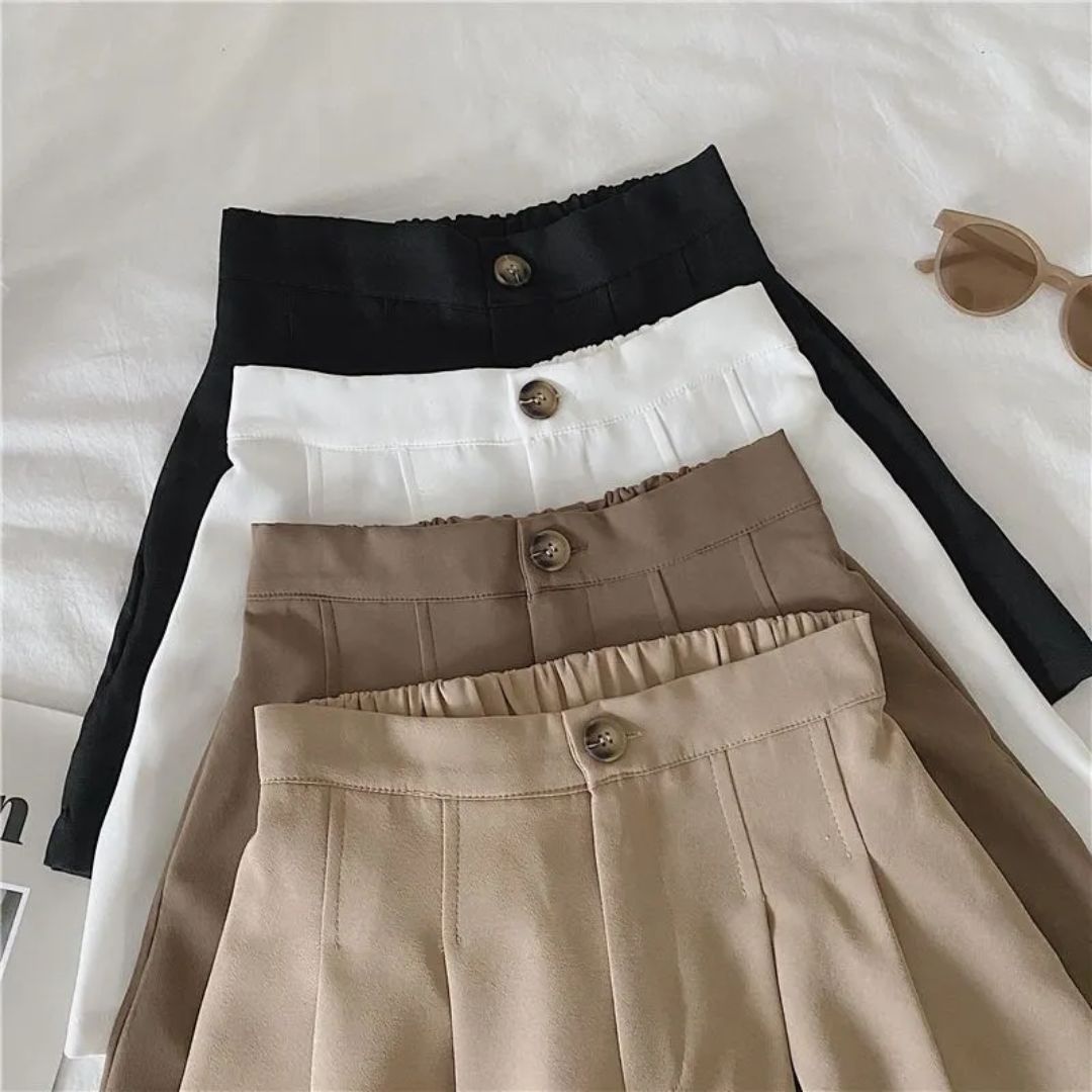 Lara short
