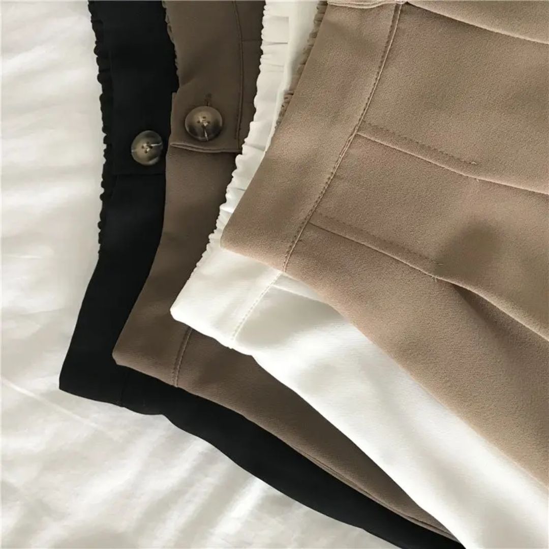 Lara short