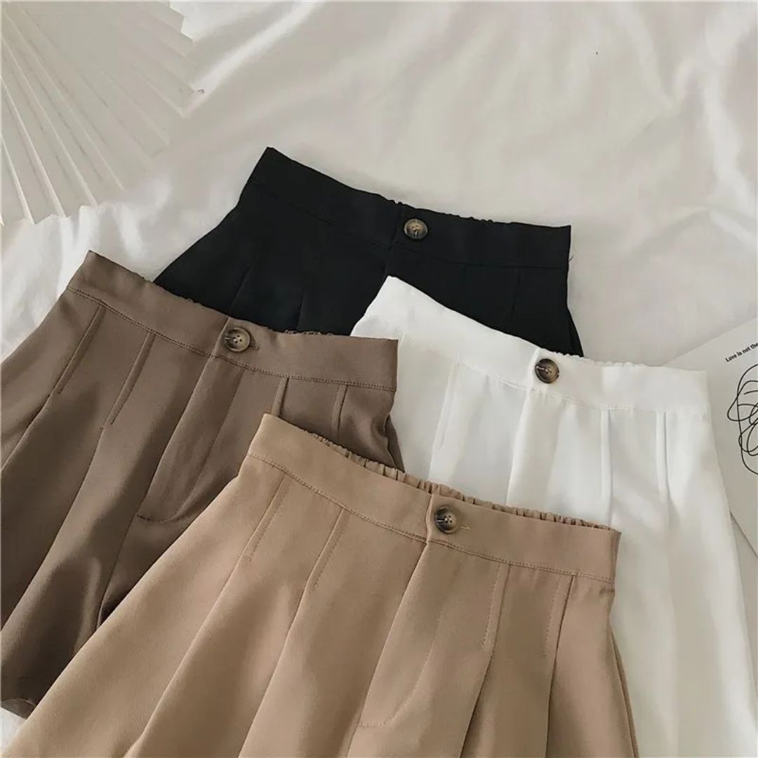 Lara short