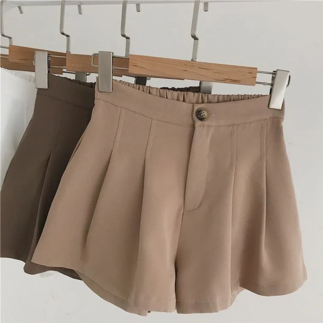 Lara short