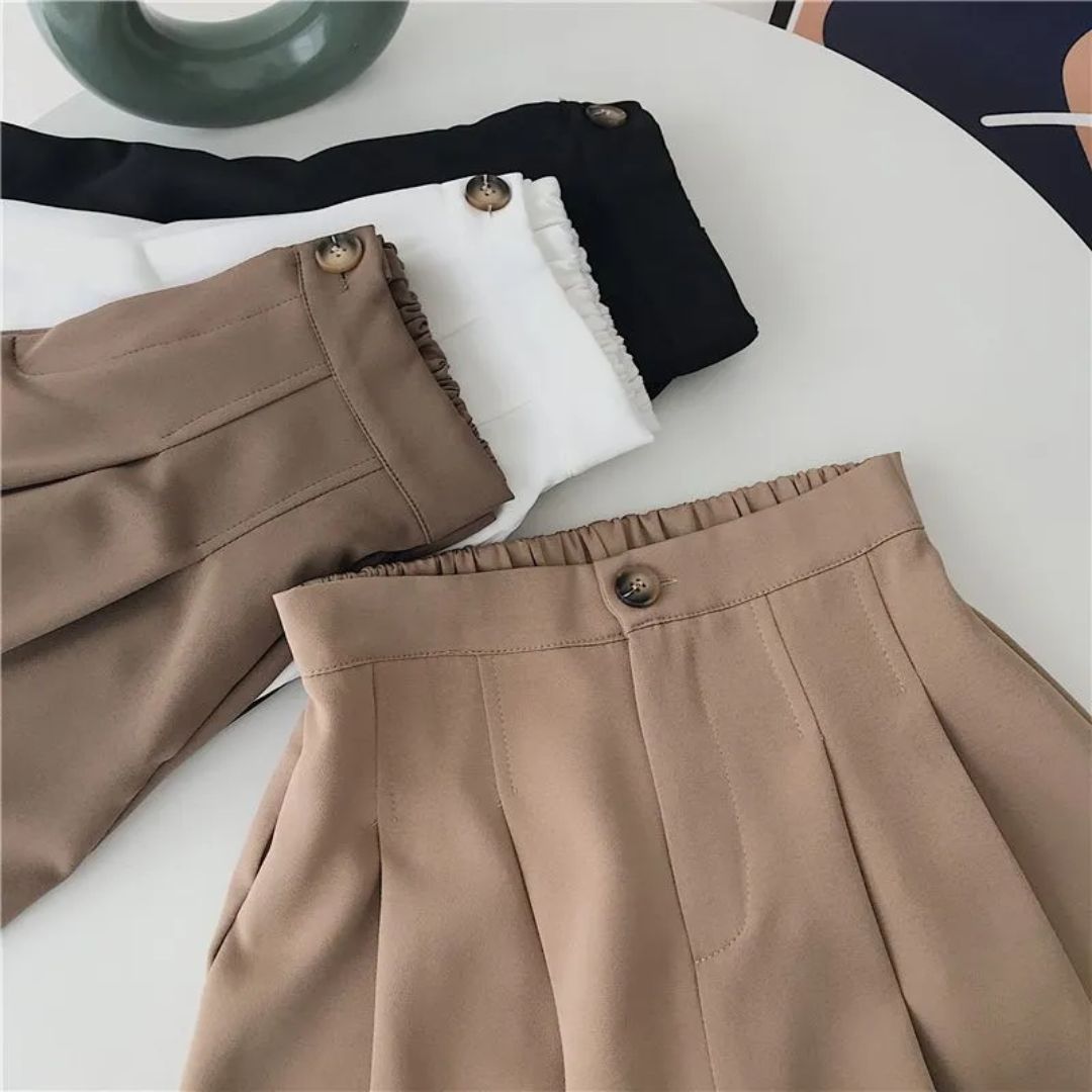 Lara short