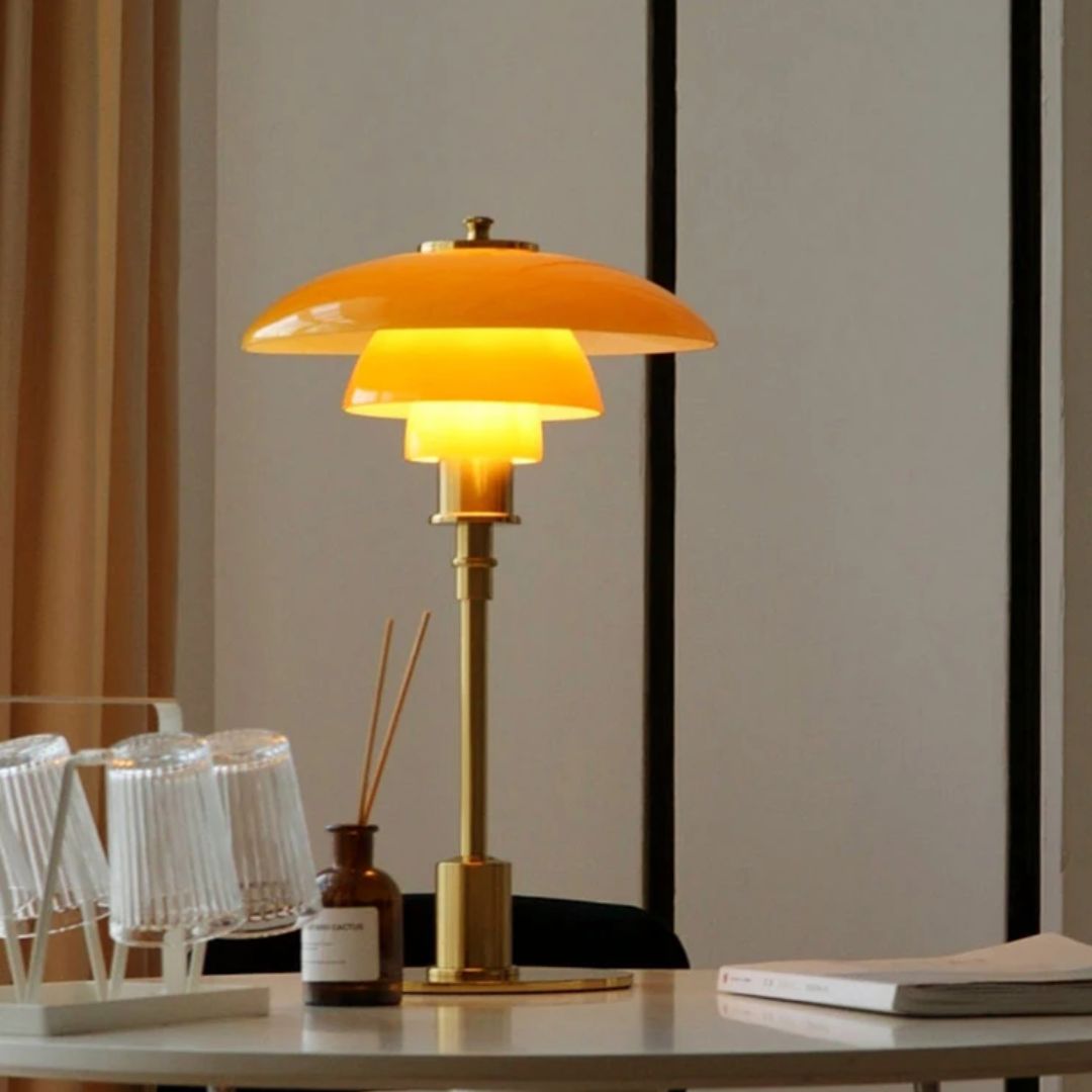 Glazen ledtafellamp in Scandinavische stijl