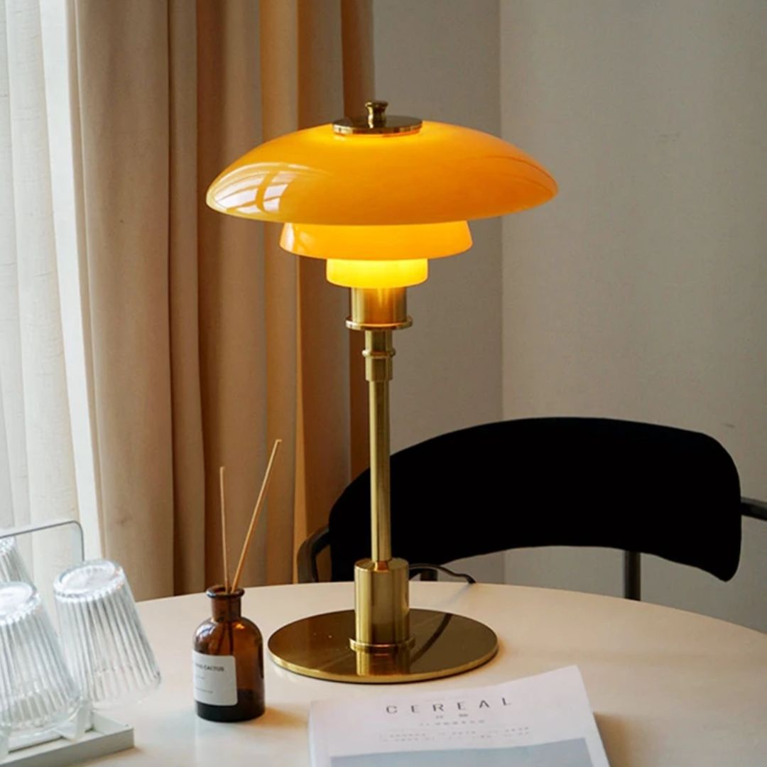 Glazen ledtafellamp in Scandinavische stijl