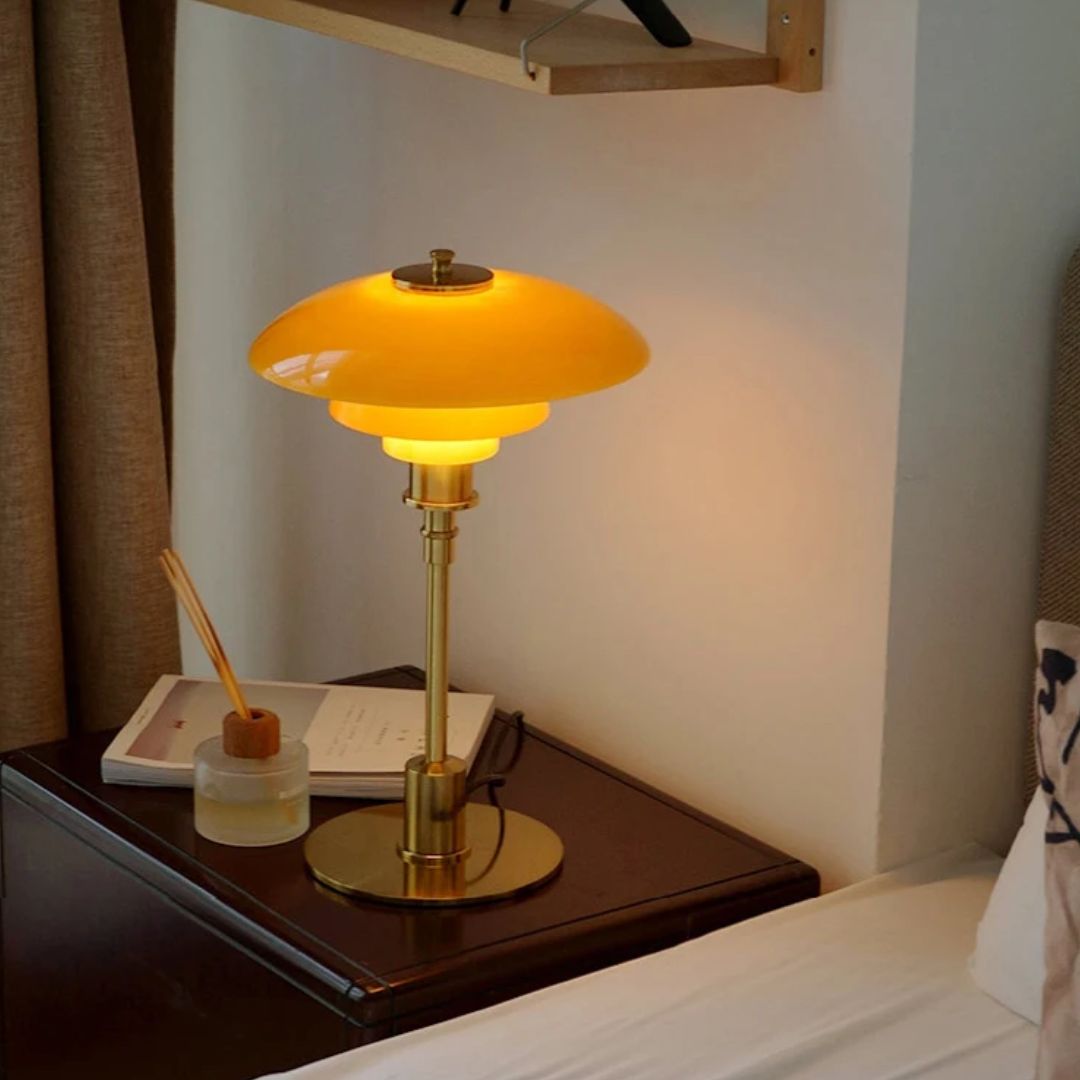 Glazen ledtafellamp in Scandinavische stijl