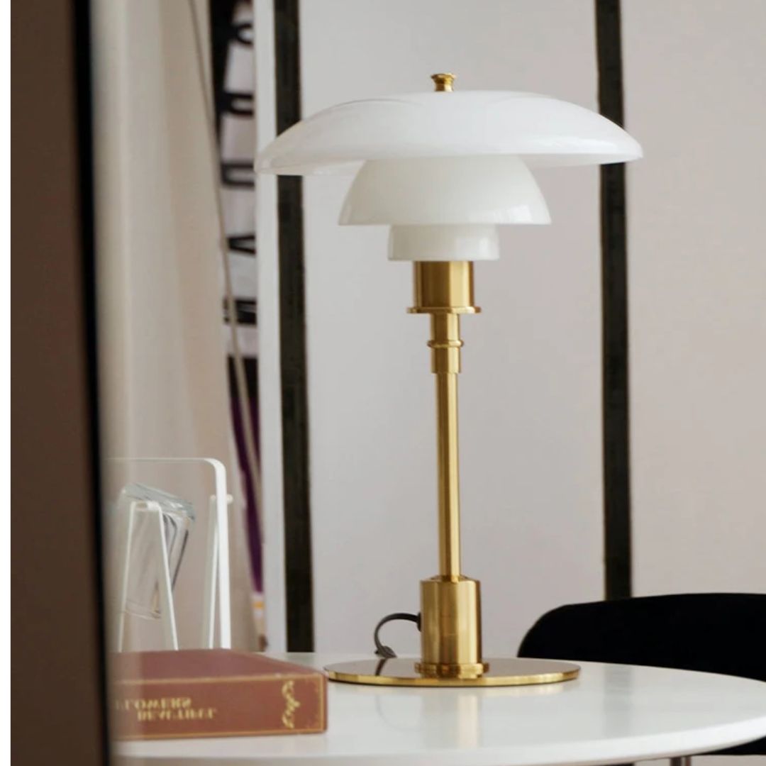 Glazen ledtafellamp in Scandinavische stijl