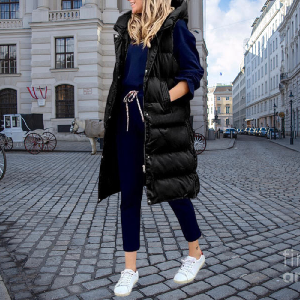 Lange gewatteerde bodywarmer met capuchon en zakken
