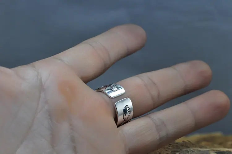 Zilveren lotusbloem boeddhistische sutra ring