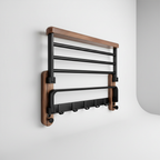 Wandgemonteerd houten handdoekrek
