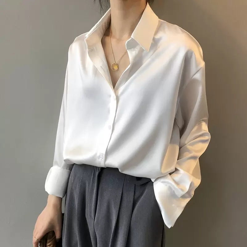 Doetje | Zijden damesblouse met extra lange mouwen