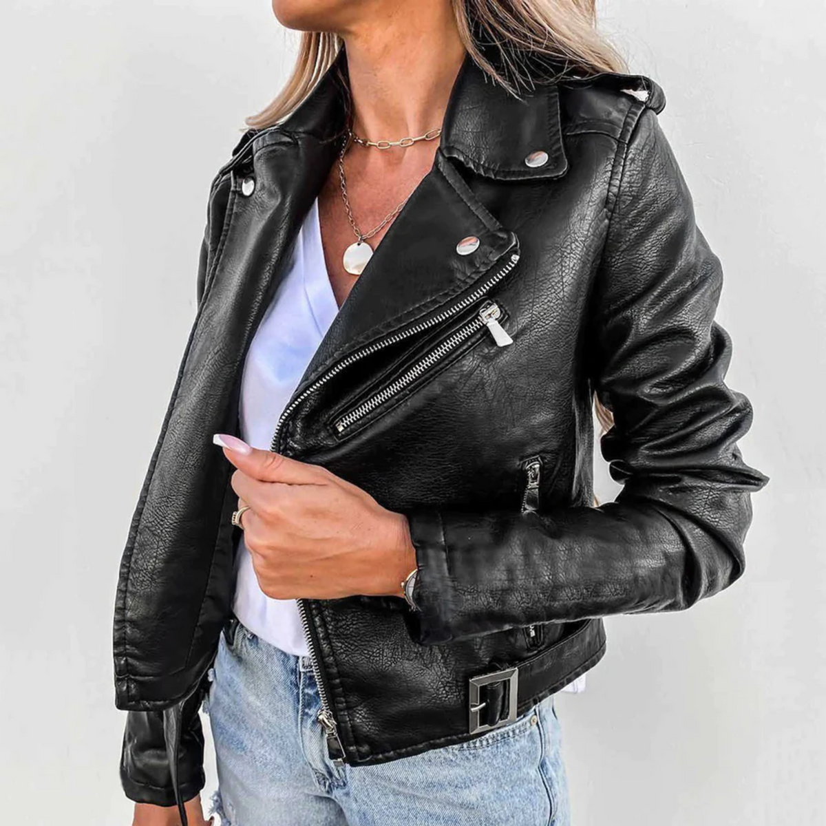Dione | Damesbikerjack met slanke snit en ritsdetails