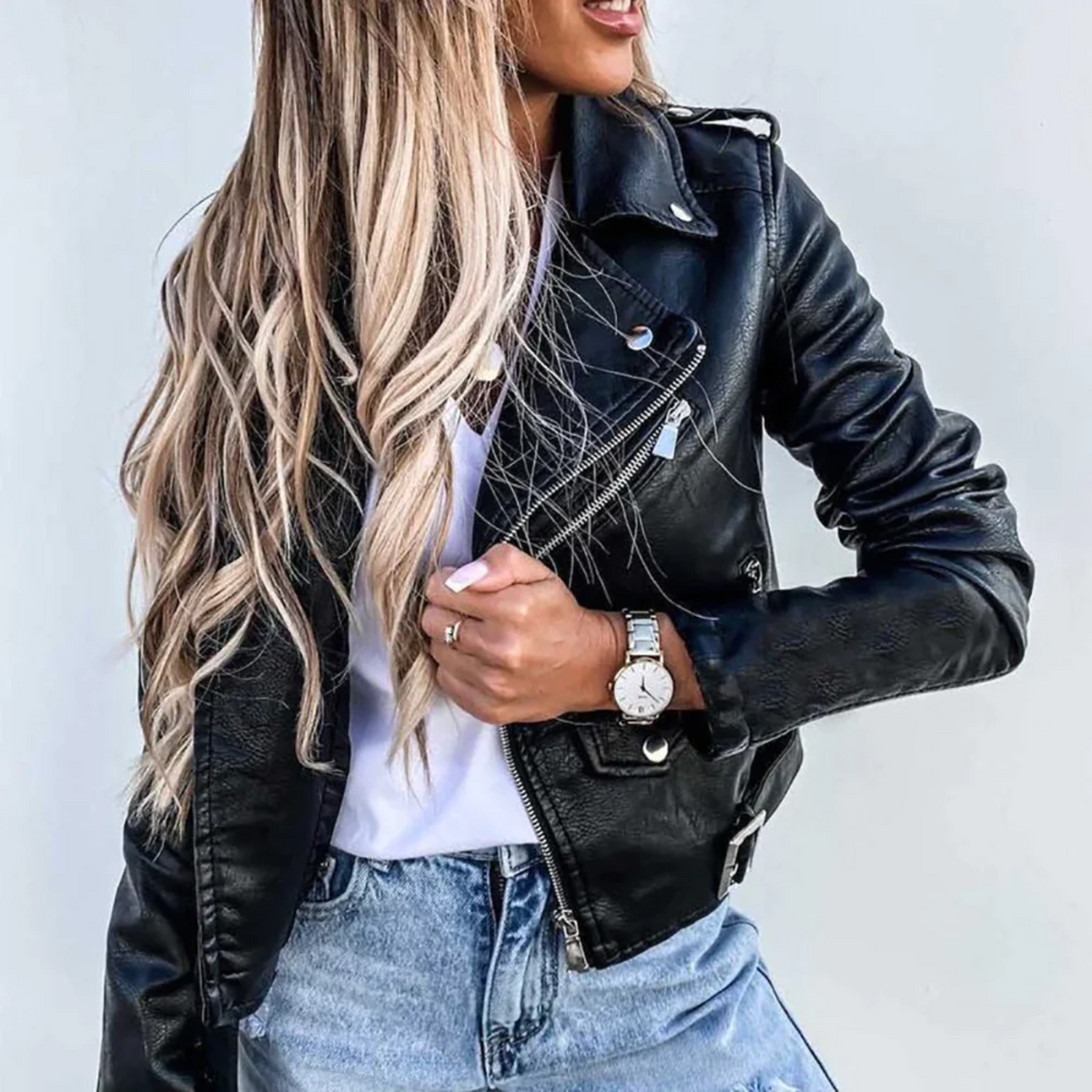 Dione | Damesbikerjack met slanke snit en ritsdetails