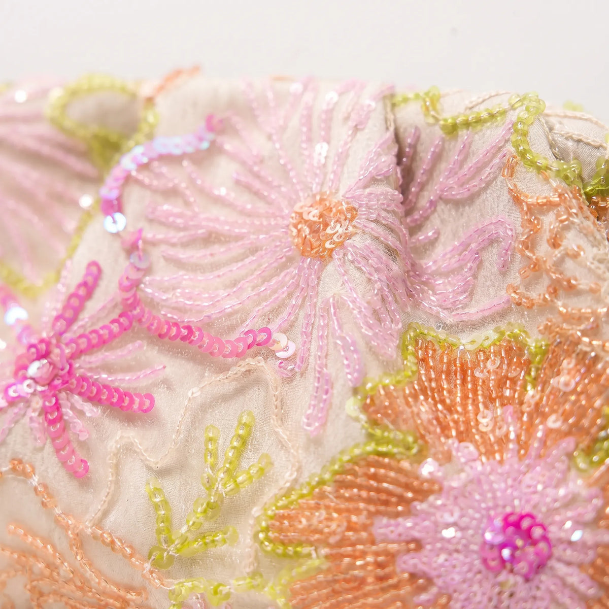 Zachte geborduurde avondclutch voor dames