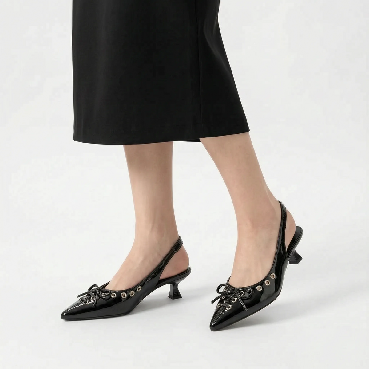 Zwarte slingbacks met spitse neus