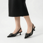 Zwarte slingbacks met spitse neus