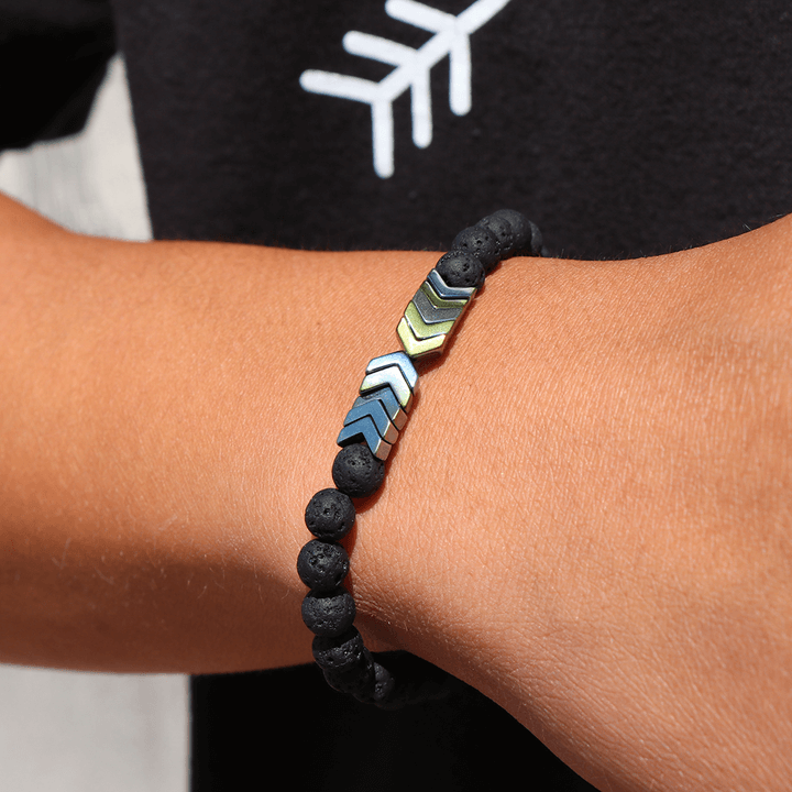 Lavasteenarmband met pijlmotief