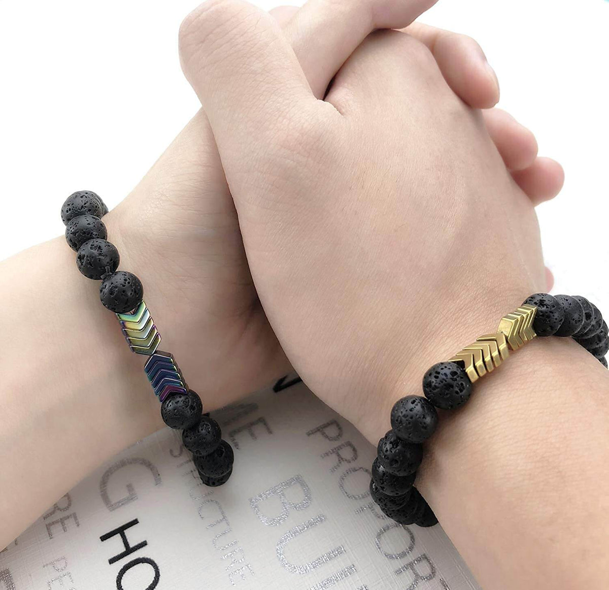 Lavasteenarmband met pijlmotief
