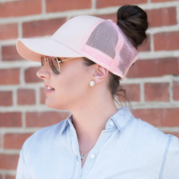 Dames baseballcap met een paardenstaartopening en klittenbandsluiting