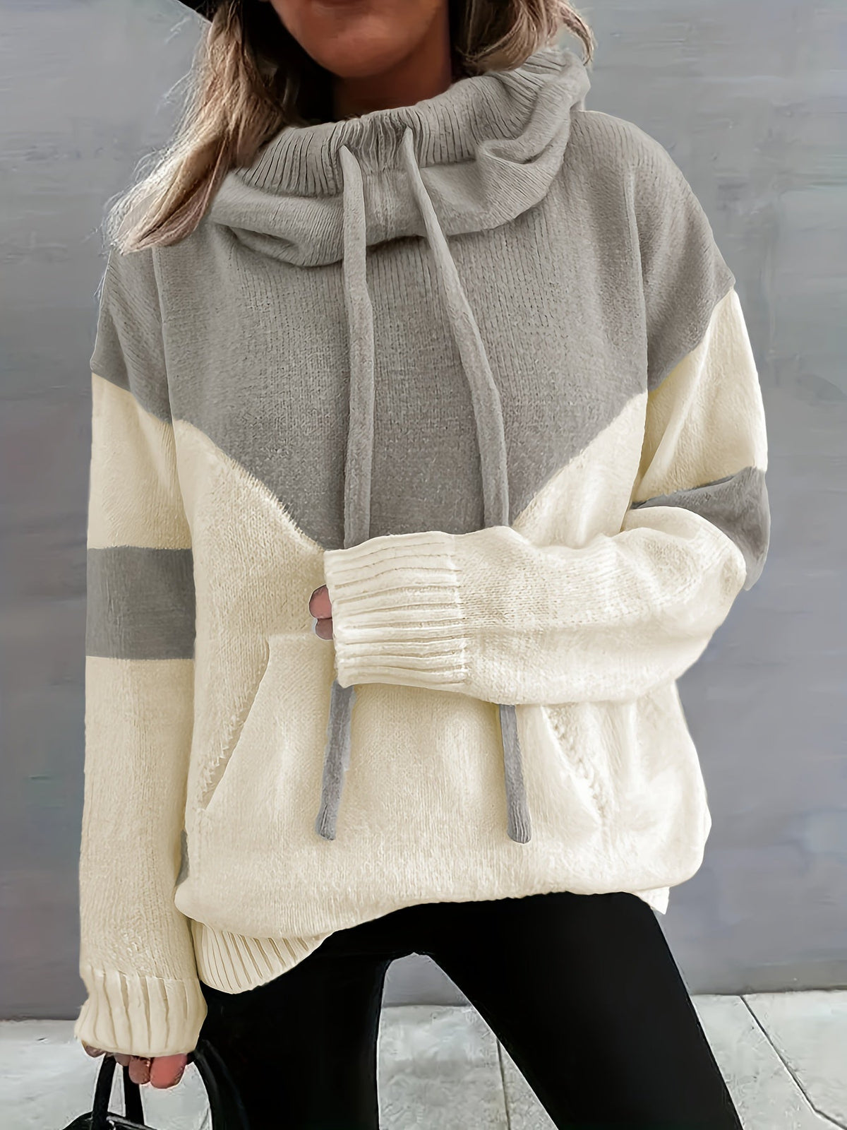 Sweater met capuchon en koord