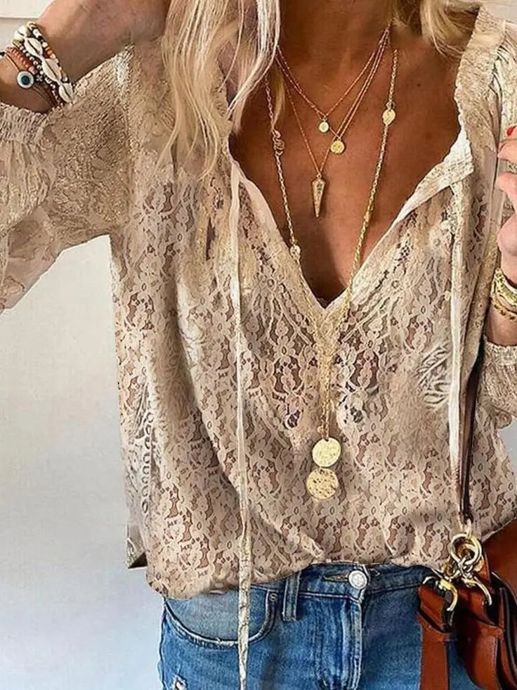 Shabnam | Kanten damesblouse met diepe V-hals en haakdetails