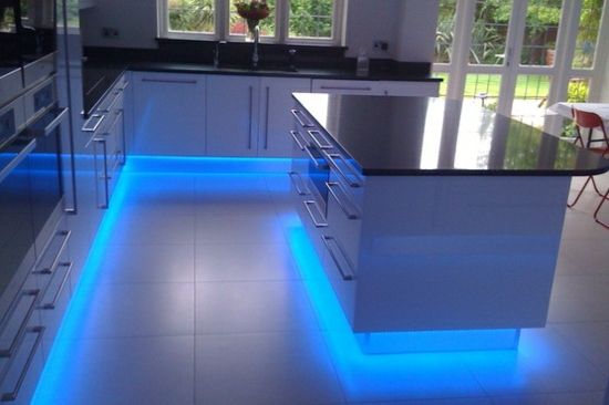 Motion sensor light strip