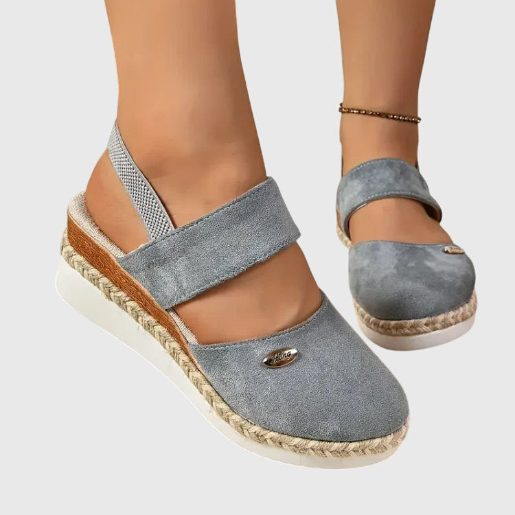 Sandalen met sleehak en verstelbare band