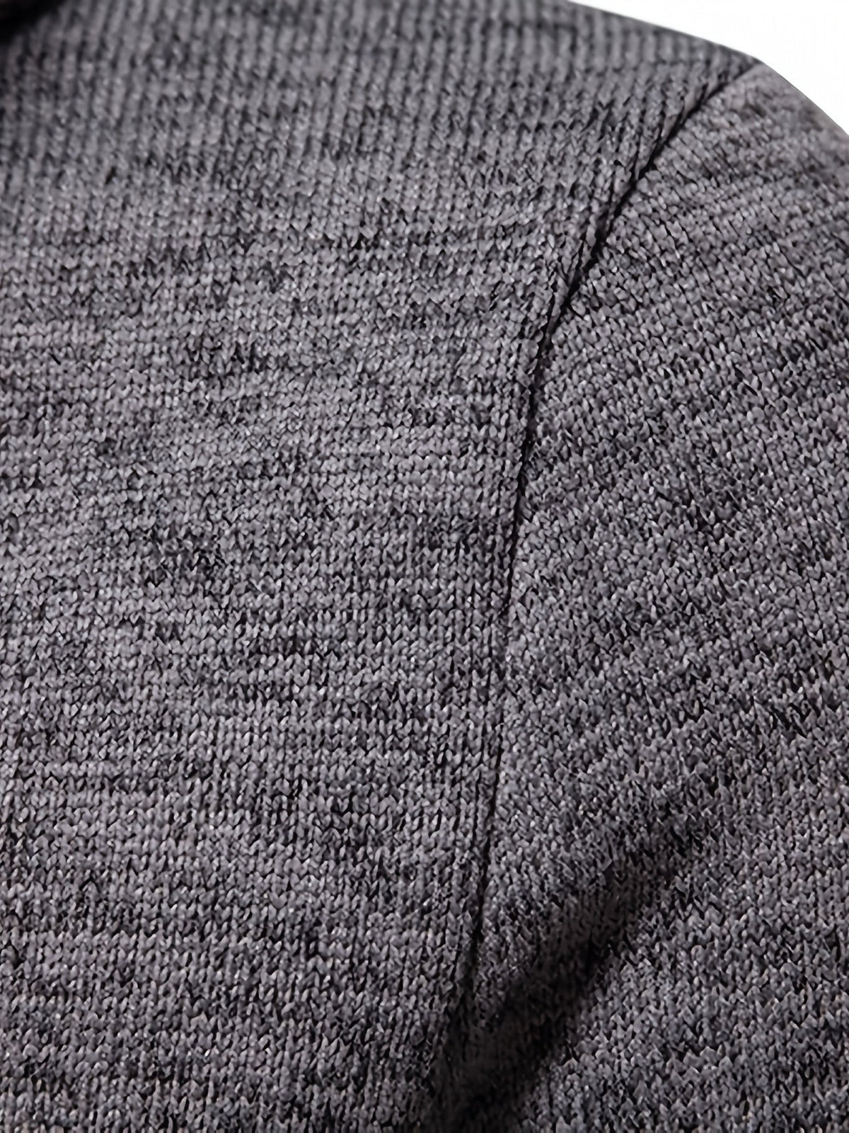 Roger | Herentrui met watervalkraag en knoopdetails