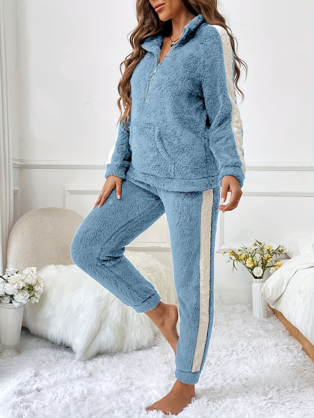 Zachte pluche lounge pyjama set met kleuraccenten