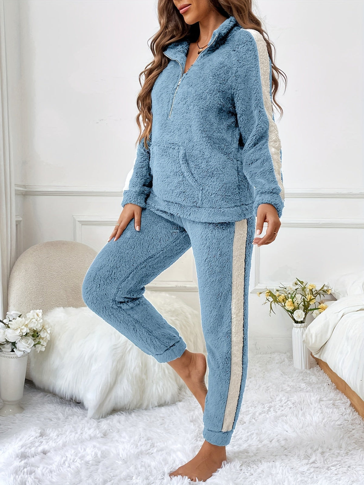 Zachte pluche lounge pyjama set met kleuraccenten
