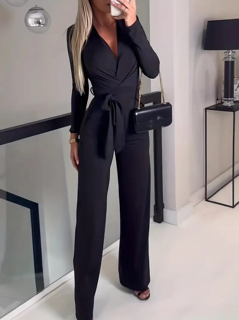 Wijd uitlopende jumpsuit met ceintuur en V-hals