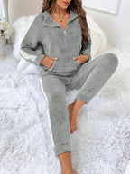 Zachte pluche lounge pyjama set met kleuraccenten