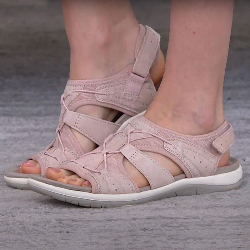 Lichte sandalen met verstelbare bandjes en gevormd voetbed