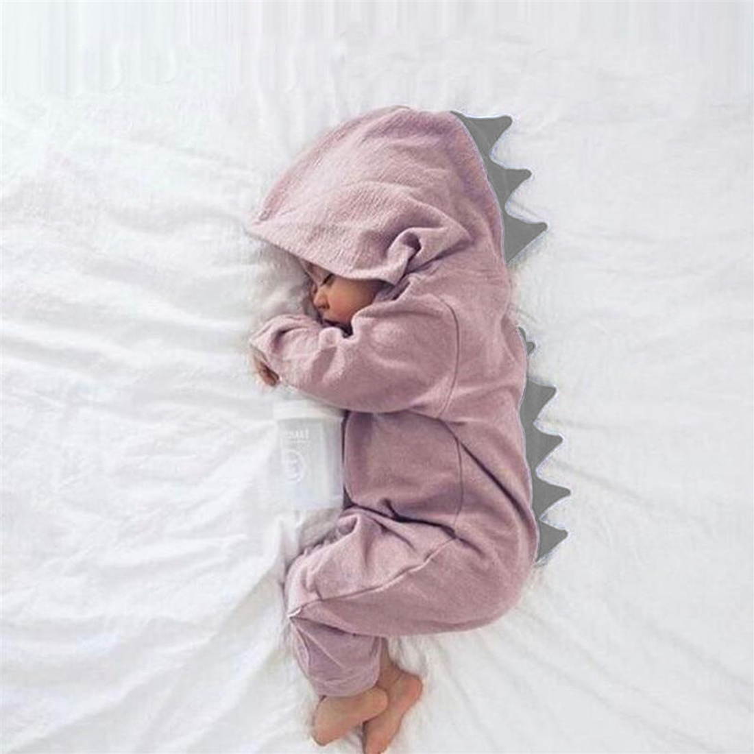 Schattige baby onesie met dinosauruskapje