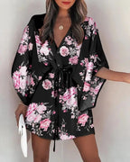 Zomerkleed met V-hals en ruche mouwen