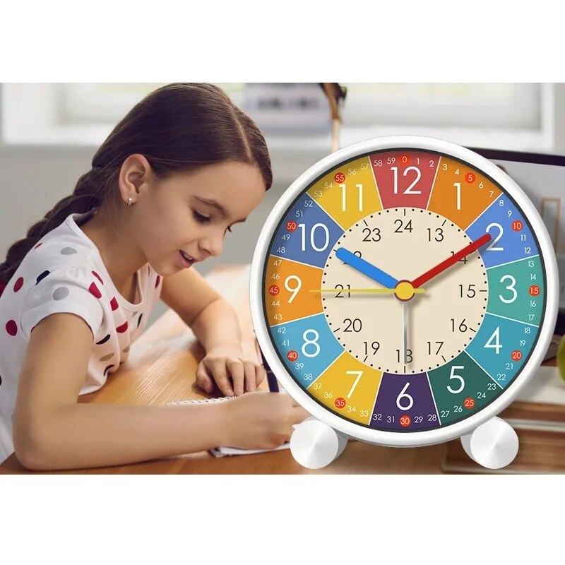 Speelse kinderwekker met educatieve puzzelfunctie