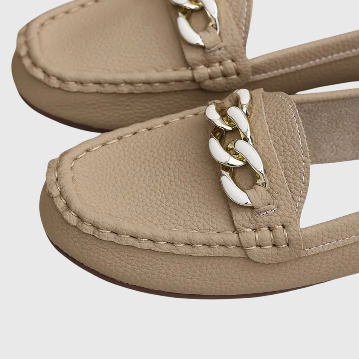 Damesloafers met goudkleurige ketting en zachte binnenzool