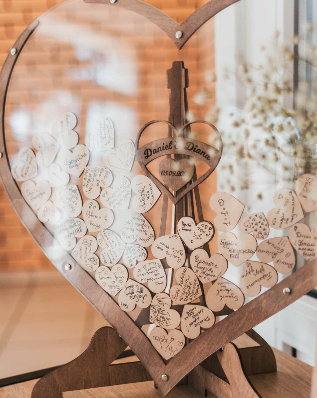 Hartvormig houten gastenboek