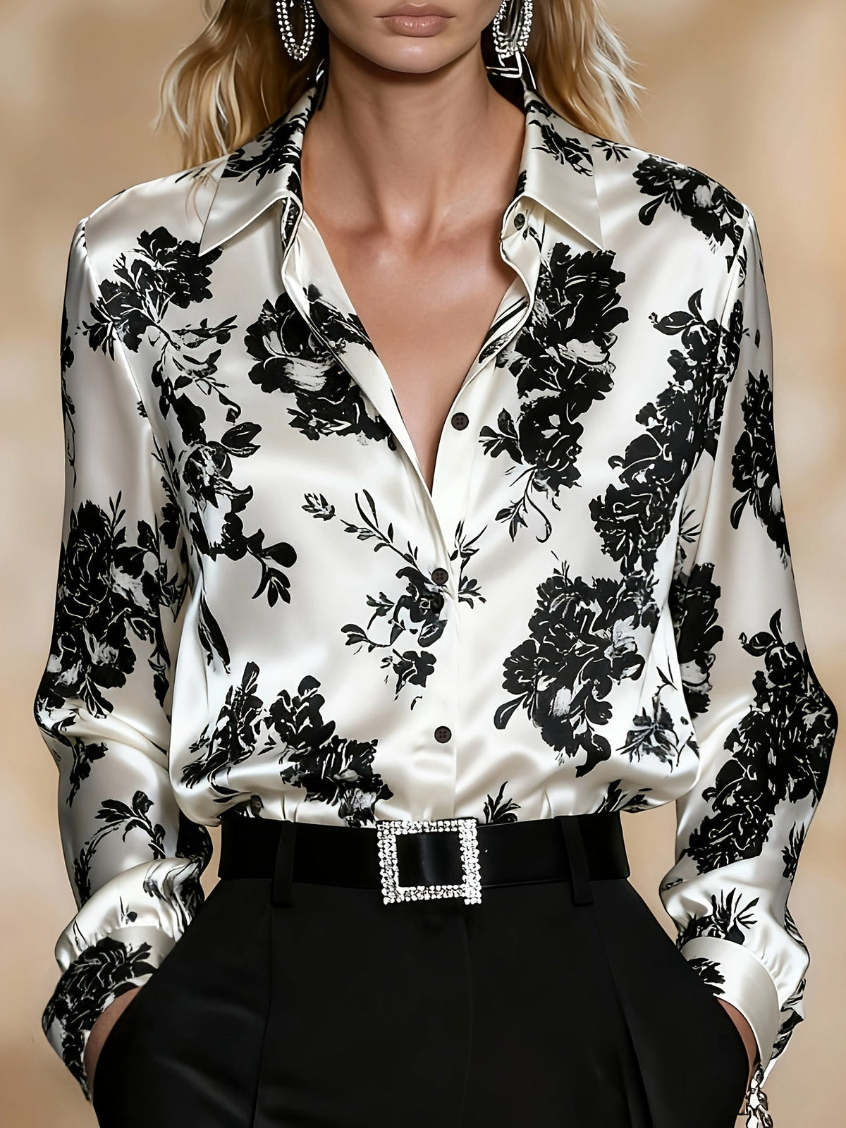 Lichte bloemenblouse met kraag en knoopsluiting